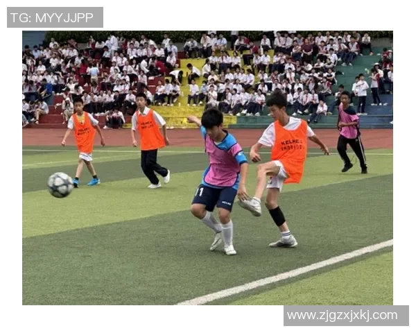 足球明星青春变装记：从绿茵场到时尚舞台的华丽转身