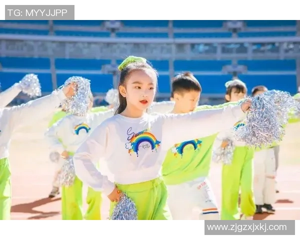 成都足球明星啦啦队队员展现激情与魅力助力球队奋勇争先 成都足球明星啦啦队队员展现激情与魅力助力球队奋勇争先