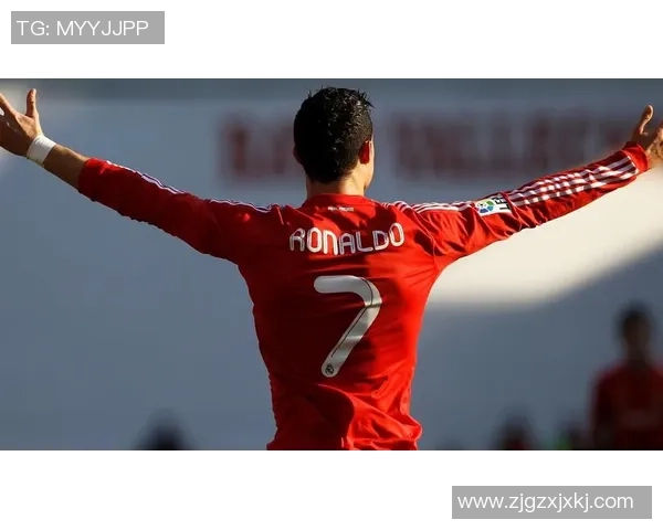 足球明星时尚穿搭秘籍助你打造球场与生活中的完美造型 足球明星时尚穿搭秘籍助你打造球场与生活中的完美造型