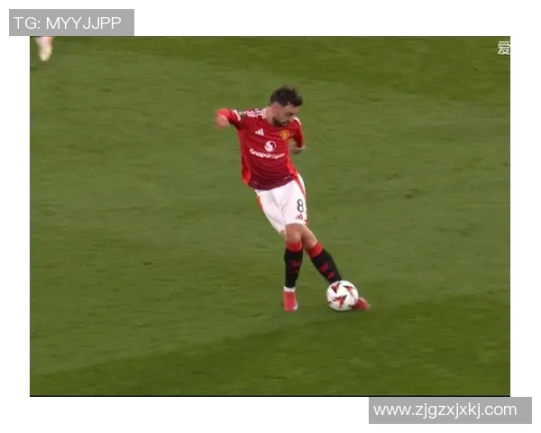 足球明星精彩瞬间插花脚技艺展示尽显球场魅力与风采