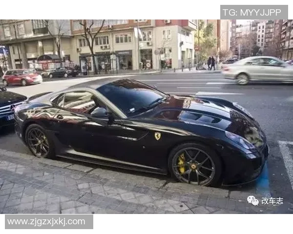 足球明星们的豪车生活揭秘:他们驾驶的梦幻座驾与背后的故事 足球明星们的豪车生活揭秘:他们驾驶的梦幻座驾与背后的故事