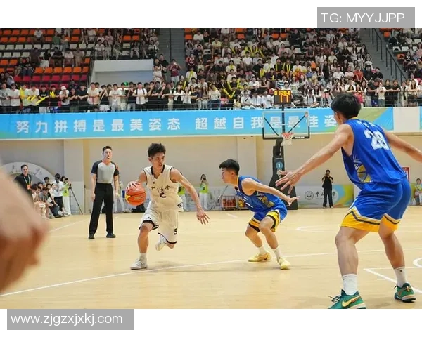 广州篮球队以85分领跑精英赛积分榜展现强劲实力